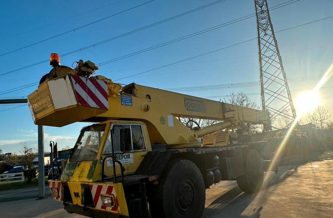 Autogru Locatelli 30 ton - Daru: 4 kép. Autogru Locatelli 30 ton - Daru: 4 kép.