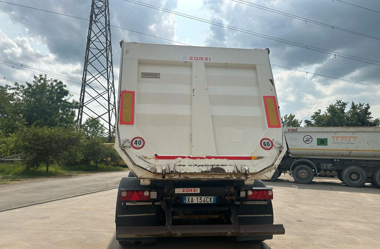 Semirimorchio Zorzi due assi - Félpótkocsi billenőplatós: 5 kép. Semirimorchio Zorzi due assi - Félpótkocsi billenőplatós: 5 kép.
