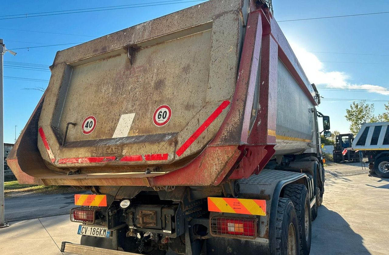 Volvo FM 12 420 ANNO 2005 - Billenőplatós teherautó: 5 kép. Volvo FM 12 420 ANNO 2005 - Billenőplatós teherautó: 5 kép.