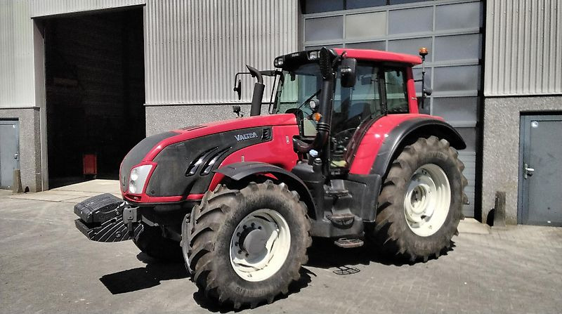Valtra T153 Versu - Traktor: 1 kép. Valtra T153 Versu - Traktor: 1 kép.