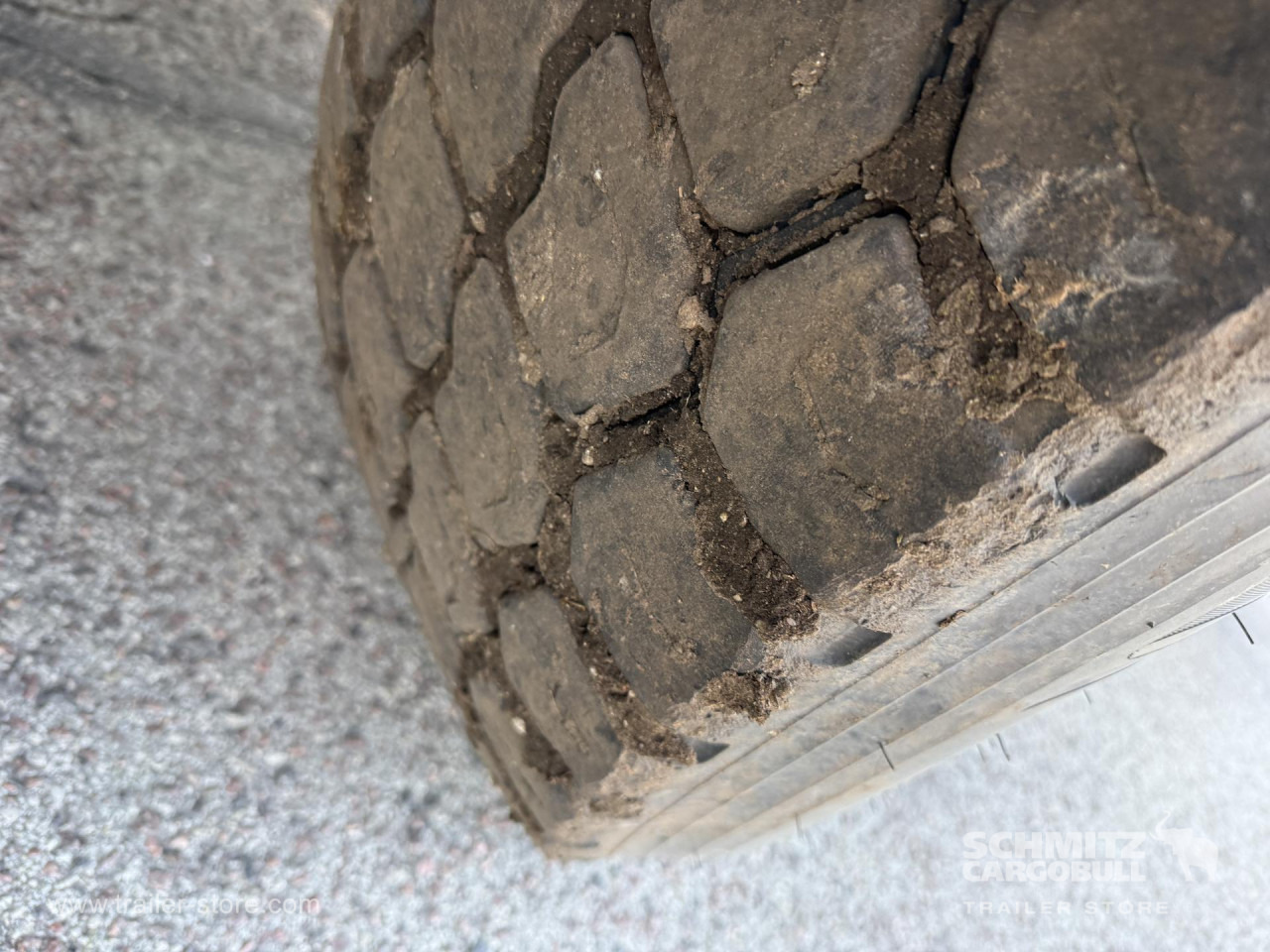 KAESSBOHRER Tipper Steel half pipe body 27m³ - Félpótkocsi billenőplatós: 2 kép. KAESSBOHRER Tipper Steel half pipe body 27m³ - Félpótkocsi billenőplatós: 2 kép.