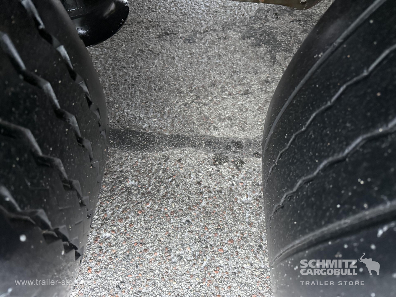 KRONE Curtainsider Standard - Ponyvás félpótkocsi: 4 kép. KRONE Curtainsider Standard - Ponyvás félpótkocsi: 4 kép.