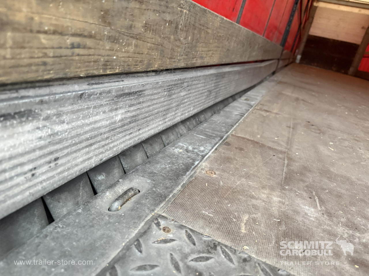 SCHMITZ Curtainsider Standard - Ponyvás félpótkocsi: 2 kép. SCHMITZ Curtainsider Standard - Ponyvás félpótkocsi: 2 kép.