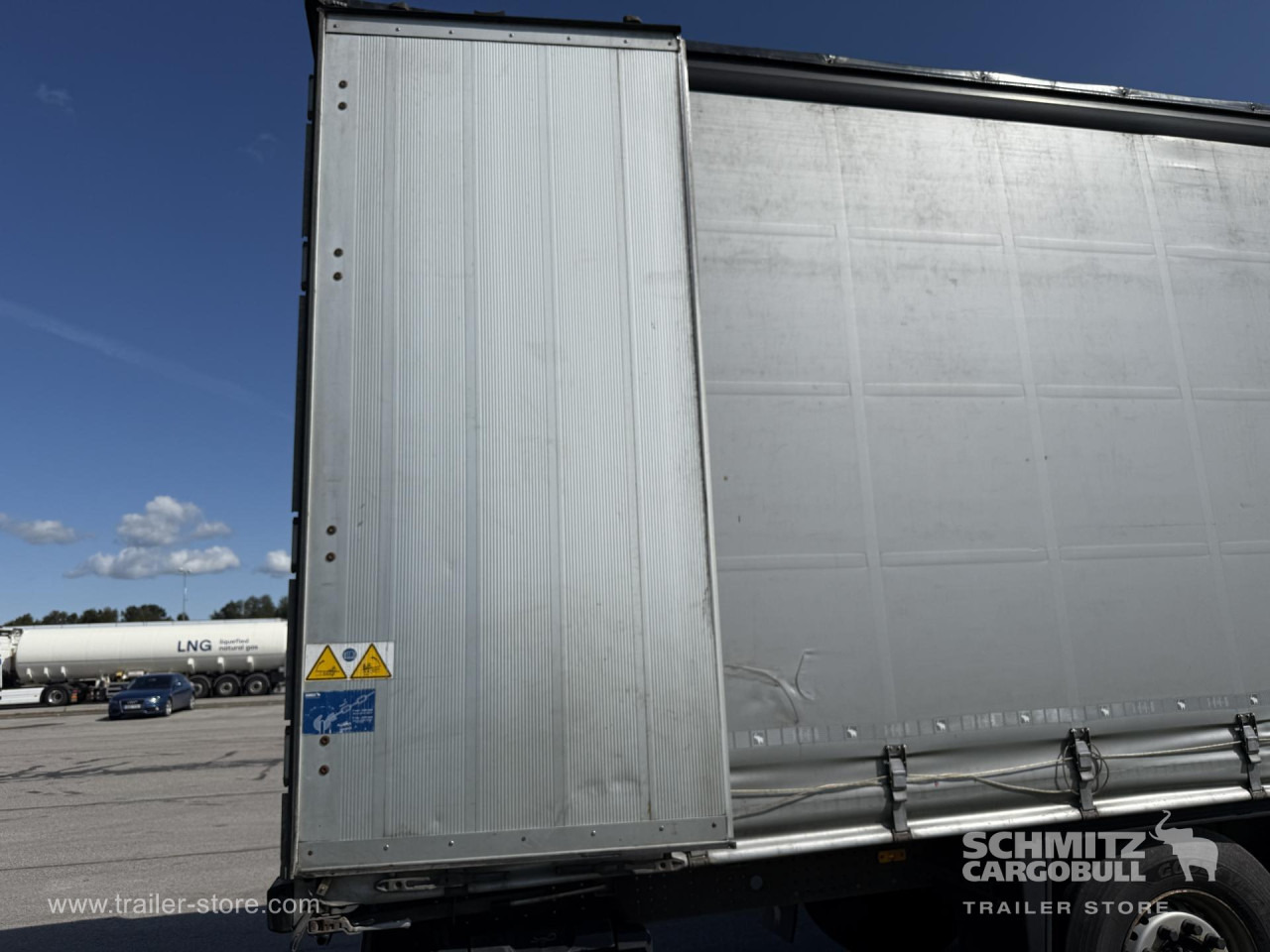 SCHMITZ Curtainsider Standard - Ponyvás félpótkocsi: 2 kép. SCHMITZ Curtainsider Standard - Ponyvás félpótkocsi: 2 kép.