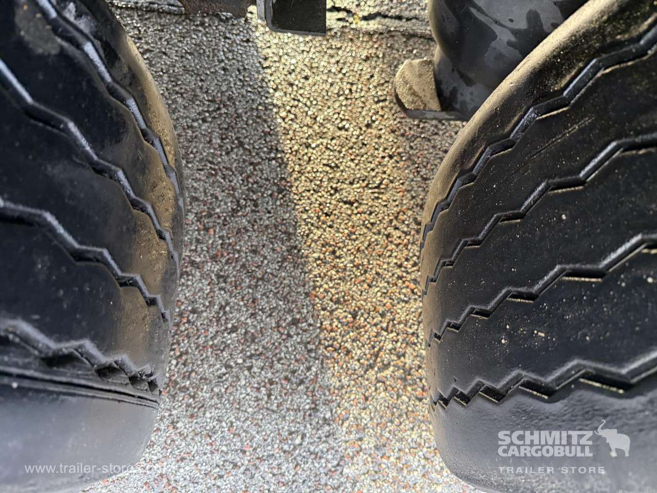 SCHMITZ Curtainsider Standard - Ponyvás félpótkocsi: 5 kép. SCHMITZ Curtainsider Standard - Ponyvás félpótkocsi: 5 kép.