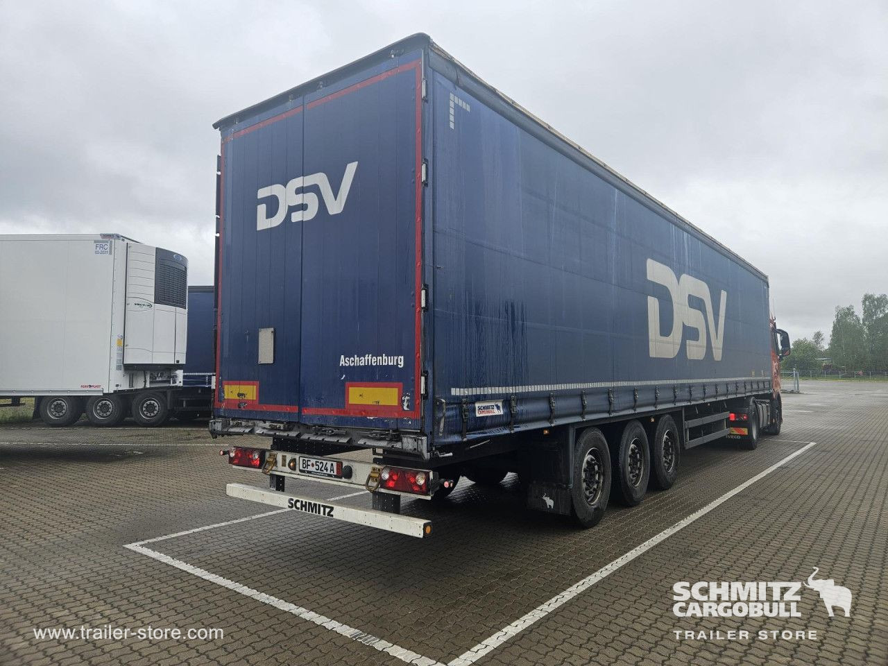 SCHMITZ Curtainsider Standard - Ponyvás félpótkocsi: 1 kép. SCHMITZ Curtainsider Standard - Ponyvás félpótkocsi: 1 kép.