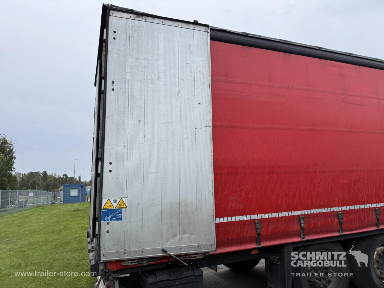 SCHMITZ Curtainsider Standard - Ponyvás félpótkocsi: 3 kép. SCHMITZ Curtainsider Standard - Ponyvás félpótkocsi: 3 kép.
