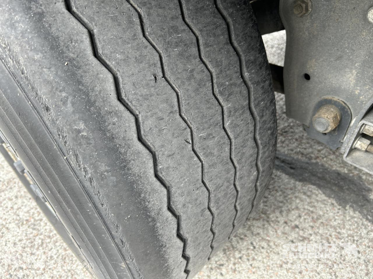 SCHMITZ Curtainsider Standard - Ponyvás félpótkocsi: 4 kép. SCHMITZ Curtainsider Standard - Ponyvás félpótkocsi: 4 kép.