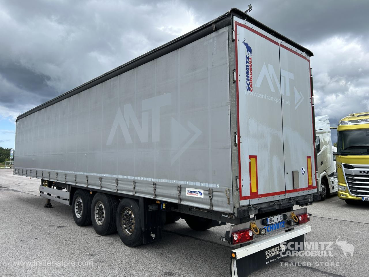 SCHMITZ Curtainsider Standard - Ponyvás félpótkocsi: 1 kép. SCHMITZ Curtainsider Standard - Ponyvás félpótkocsi: 1 kép.