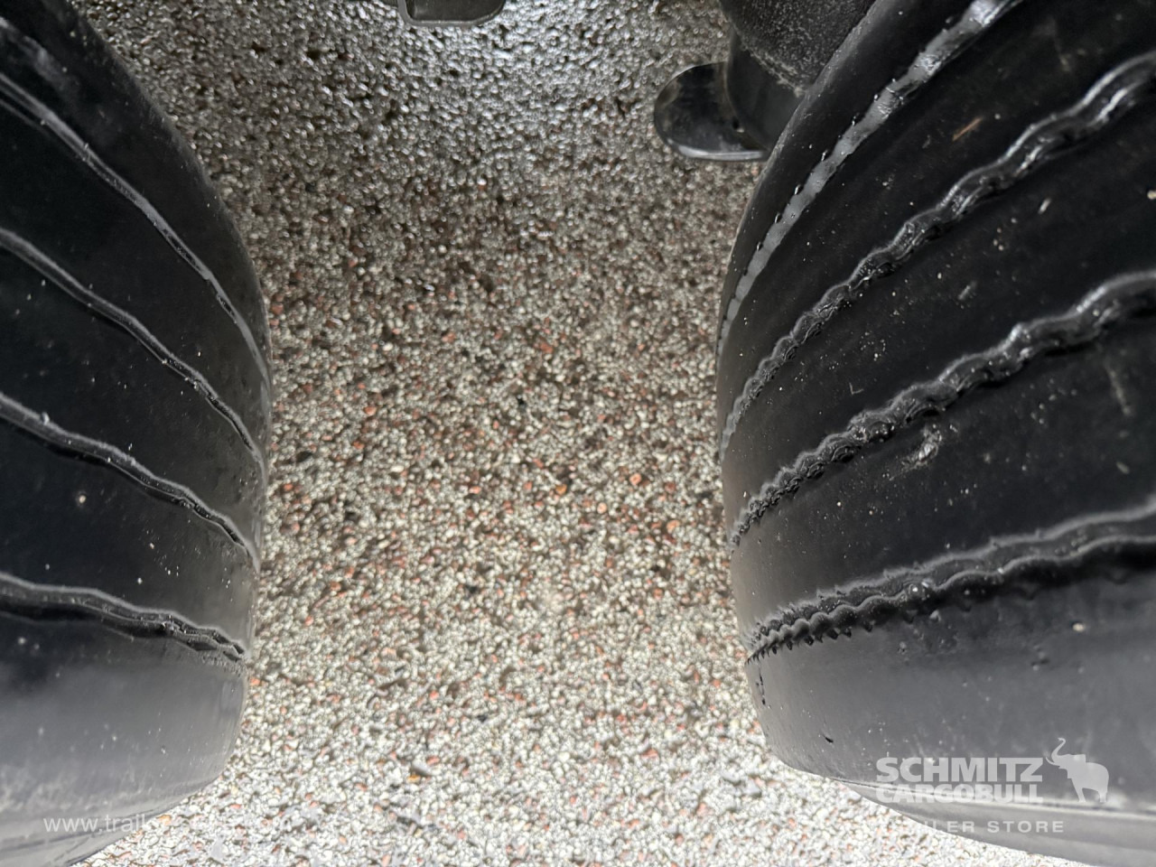 SCHMITZ Curtainsider Standard - Ponyvás félpótkocsi: 4 kép. SCHMITZ Curtainsider Standard - Ponyvás félpótkocsi: 4 kép.