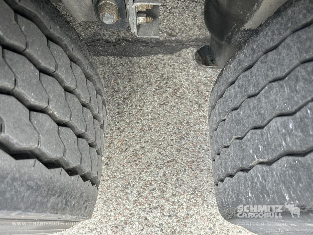 SCHMITZ Curtainsider Standard - Ponyvás félpótkocsi: 3 kép. SCHMITZ Curtainsider Standard - Ponyvás félpótkocsi: 3 kép.