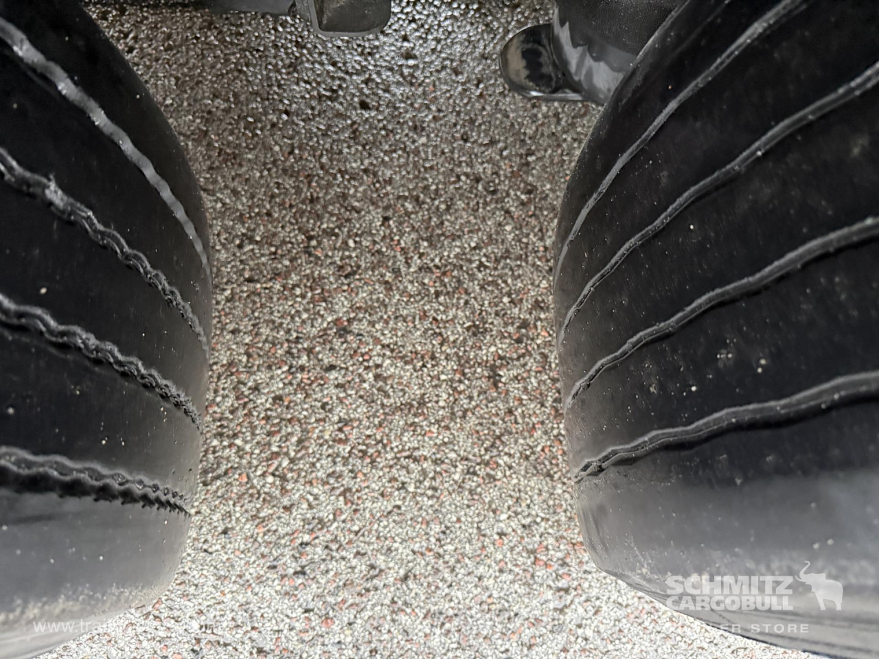 SCHMITZ Curtainsider Standard - Ponyvás félpótkocsi: 3 kép. SCHMITZ Curtainsider Standard - Ponyvás félpótkocsi: 3 kép.