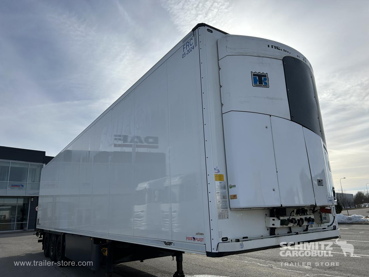 SCHMITZ Reefer Multitemp Double deck Taillift - Félpótkocsi hőszigetelt: 1 kép. SCHMITZ Reefer Multitemp Double deck Taillift - Félpótkocsi hőszigetelt: 1 kép.