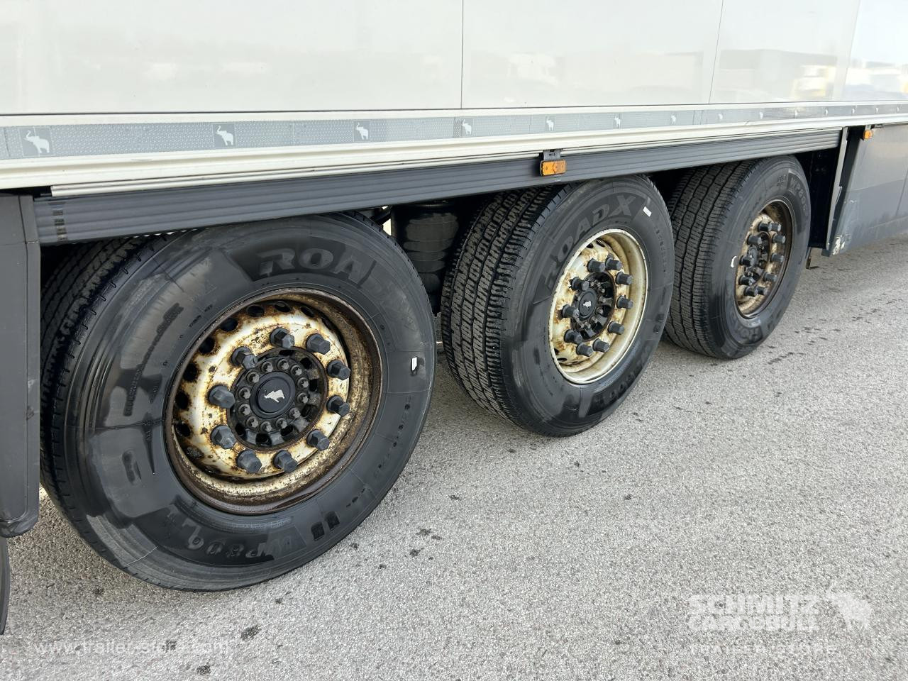 SCHMITZ Reefer Multitemp Double deck Taillift - Félpótkocsi hőszigetelt: 2 kép. SCHMITZ Reefer Multitemp Double deck Taillift - Félpótkocsi hőszigetelt: 2 kép.