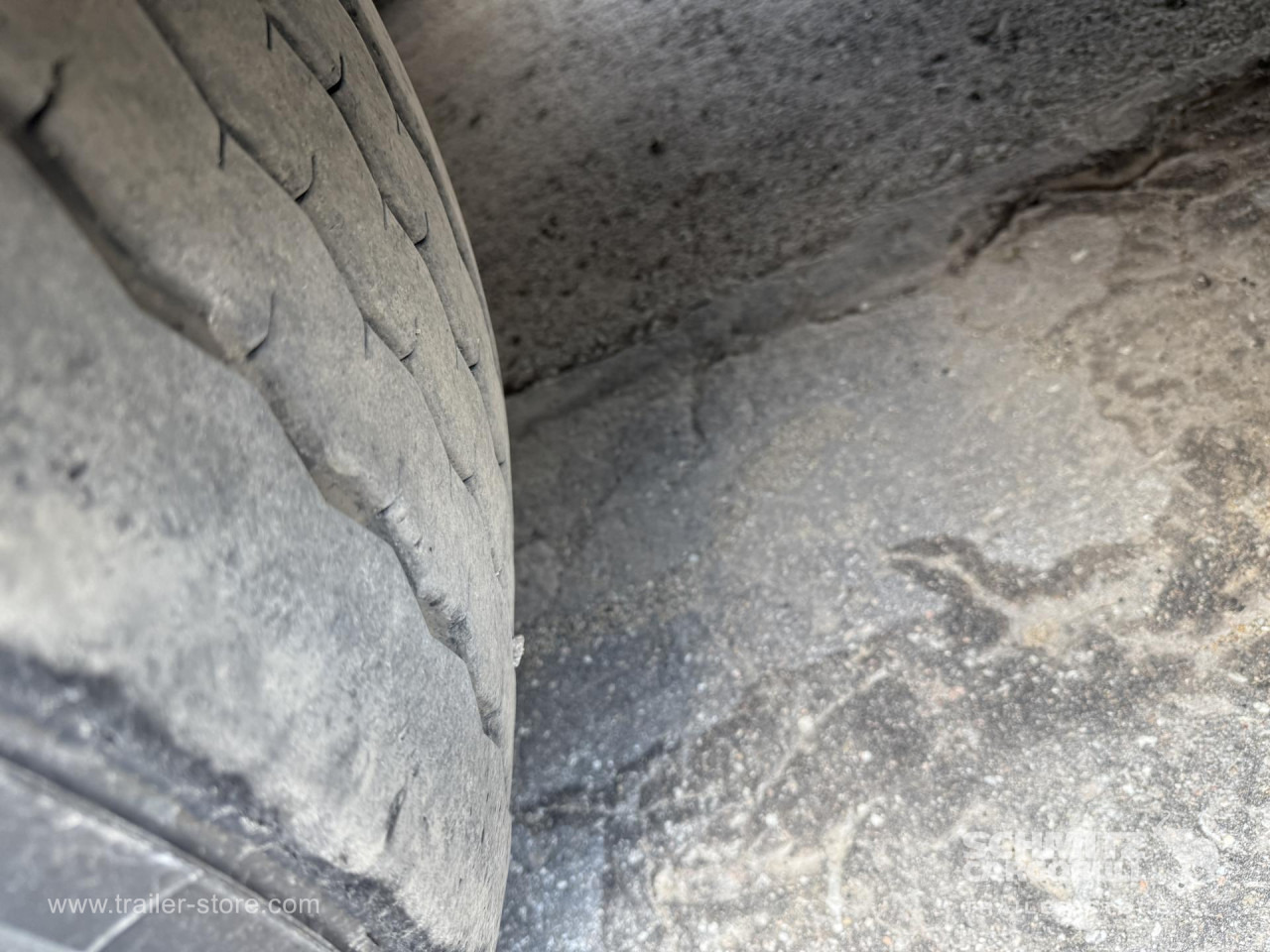 SCHWARZMUELLER Curtainsider Standard - Ponyvás félpótkocsi: 4 kép. SCHWARZMUELLER Curtainsider Standard - Ponyvás félpótkocsi: 4 kép.