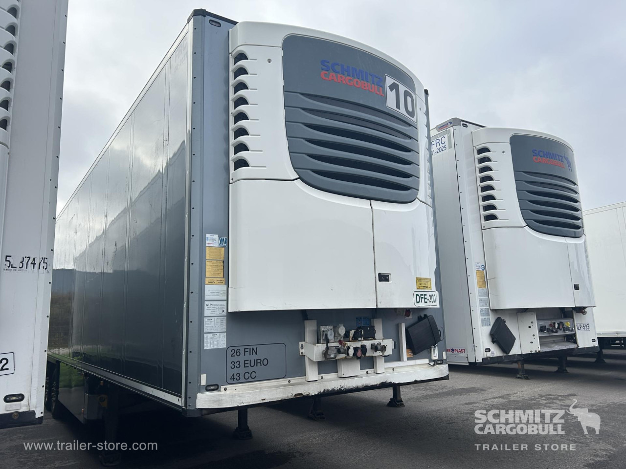 SCHMITZ Reefer Multitemp Taillift - Félpótkocsi hőszigetelt: 1 kép. SCHMITZ Reefer Multitemp Taillift - Félpótkocsi hőszigetelt: 1 kép.