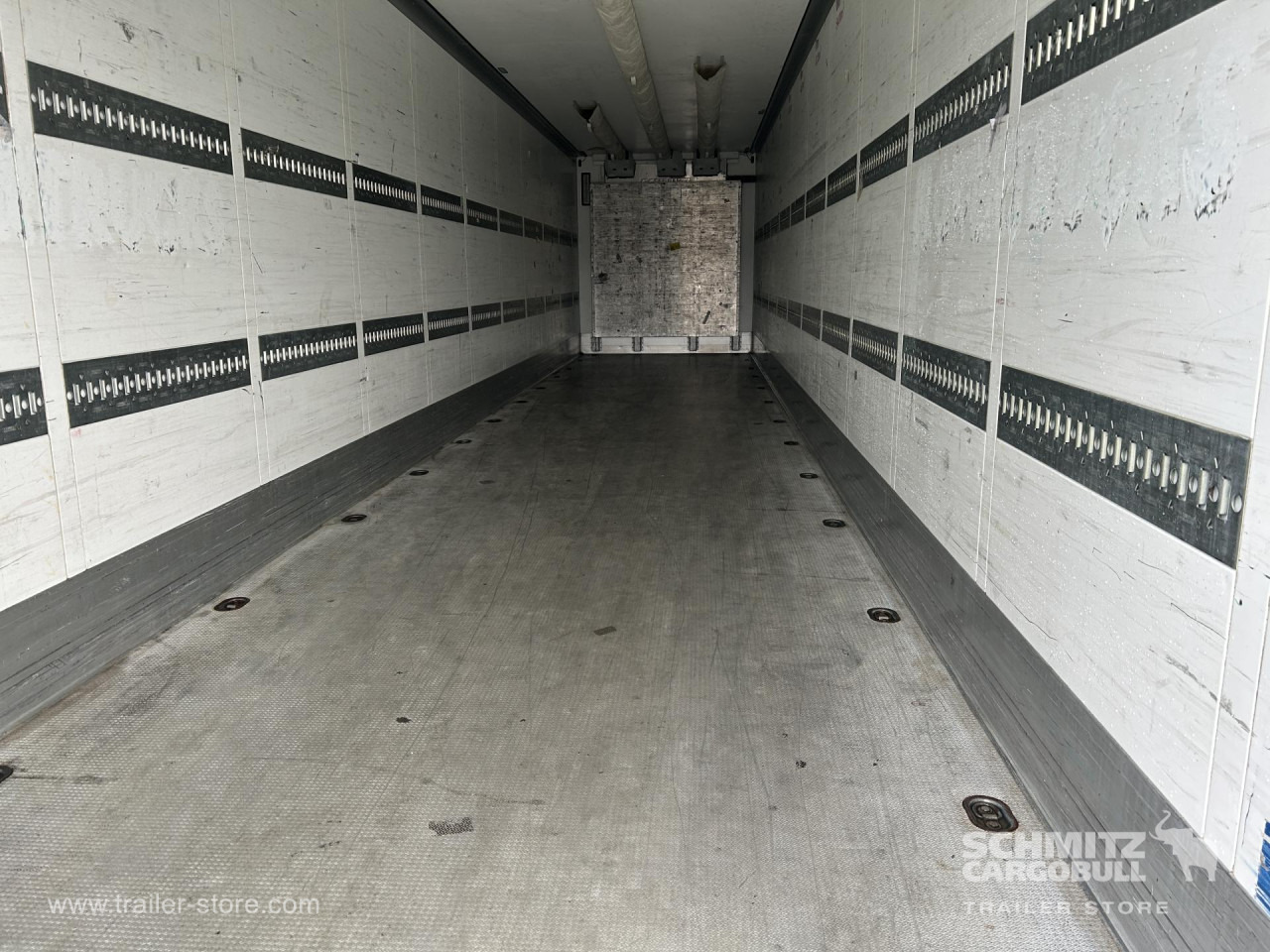 SCHMITZ Reefer Multitemp Taillift - Félpótkocsi hőszigetelt: 2 kép. SCHMITZ Reefer Multitemp Taillift - Félpótkocsi hőszigetelt: 2 kép.