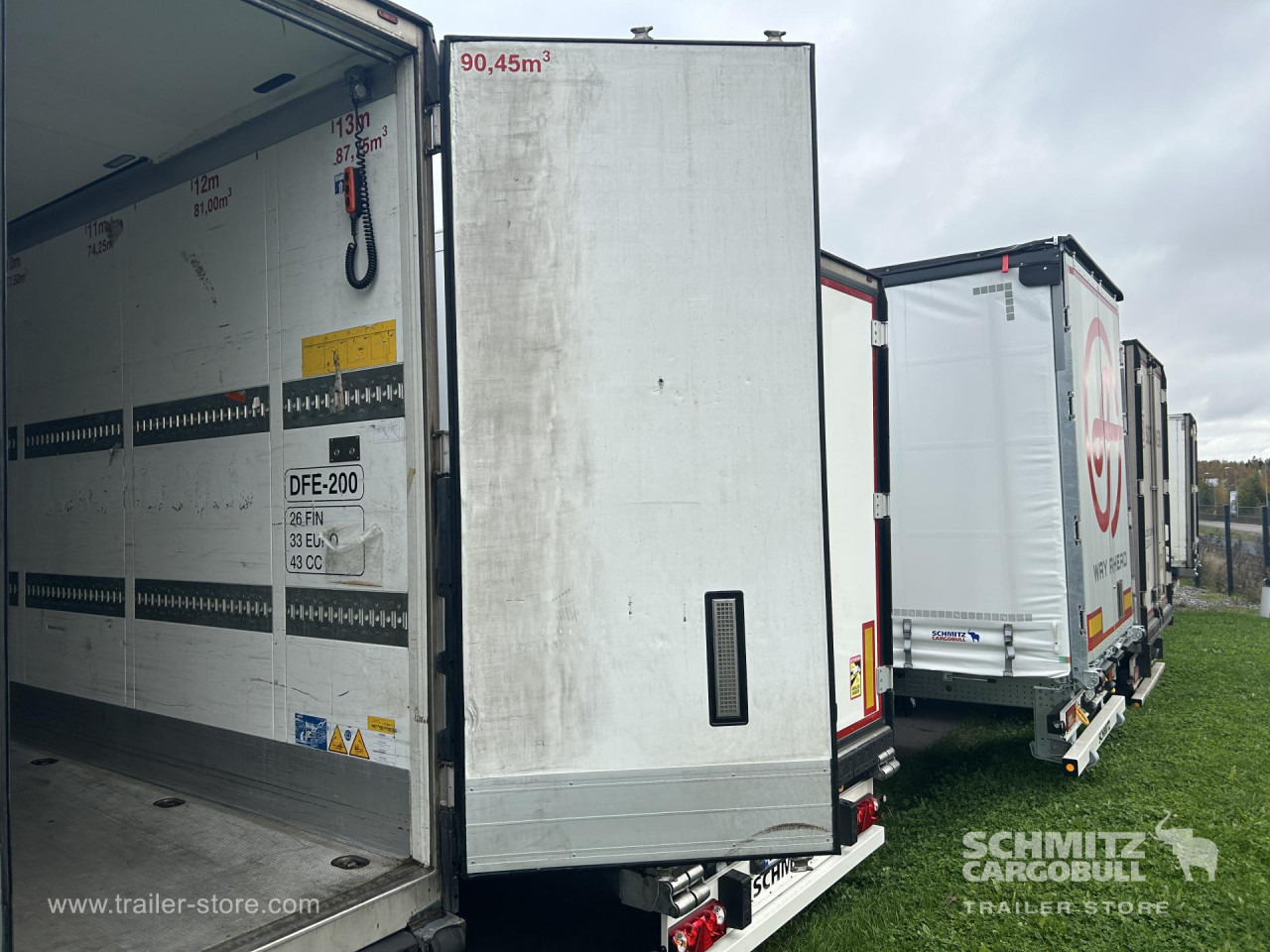 SCHMITZ Reefer Multitemp Taillift - Félpótkocsi hőszigetelt: 4 kép. SCHMITZ Reefer Multitemp Taillift - Félpótkocsi hőszigetelt: 4 kép.