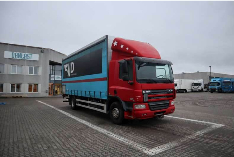 DAF CF 75-360 FA - Ponyvás teherautó: 2 kép. DAF CF 75-360 FA - Ponyvás teherautó: 2 kép.
