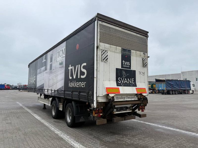 Fliegl Curtainsider / Planenauflieger / Gardin - Ponyvás félpótkocsi: 5 kép. Fliegl Curtainsider / Planenauflieger / Gardin - Ponyvás félpótkocsi: 5 kép.