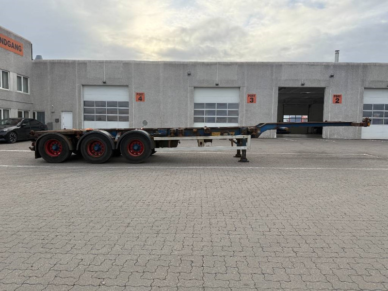 HFR Container chassis / Container-Fahrgestell - Félpótkocsi cserefelépítményes: 2 kép. HFR Container chassis / Container-Fahrgestell - Félpótkocsi cserefelépítményes: 2 kép.