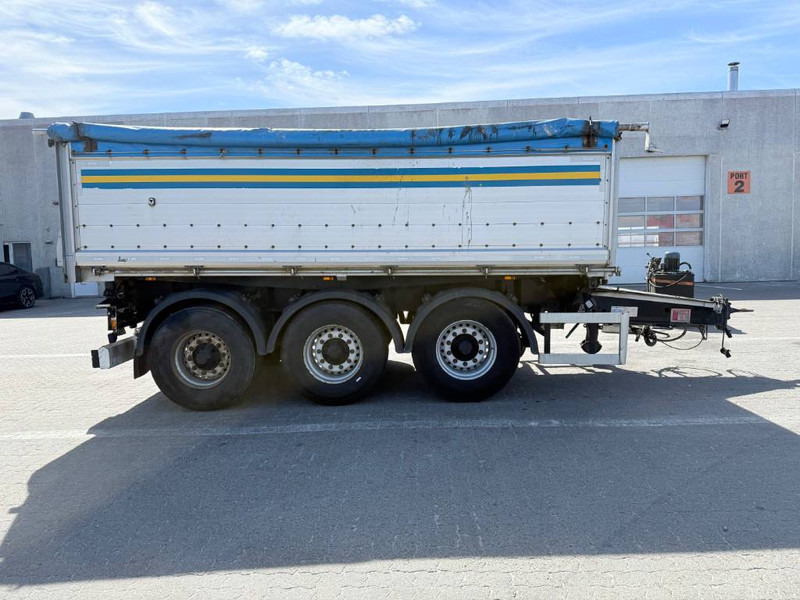 KEL-BERG Tipper / kipper / tipkærre - Pótkocsi billenőplatós: 2 kép. KEL-BERG Tipper / kipper / tipkærre - Pótkocsi billenőplatós: 2 kép.