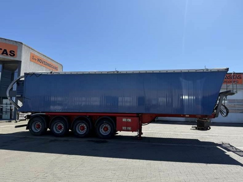 KEL-BERG Tipper w/blow & suction / Kipper mit Saug- & Blas - Félpótkocsi billenőplatós: 2 kép. KEL-BERG Tipper w/blow & suction / Kipper mit Saug- & Blas - Félpótkocsi billenőplatós: 2 kép.