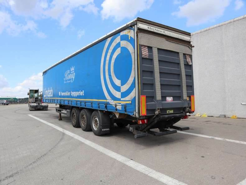 Kögel Curtainsider/Planenauflieger/Gardin - Ponyvás félpótkocsi: 4 kép. Kögel Curtainsider/Planenauflieger/Gardin - Ponyvás félpótkocsi: 4 kép.