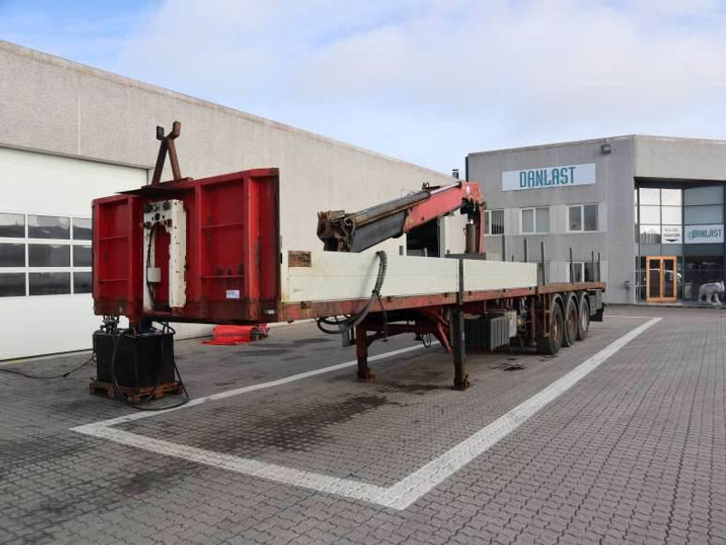 MTDK Cranetrailer/Kranauflieger/Krantrailer - Platós félpótkocsi: 1 kép. MTDK Cranetrailer/Kranauflieger/Krantrailer - Platós félpótkocsi: 1 kép.