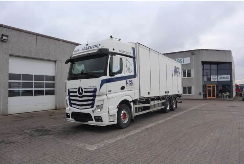 Mercedes-Benz Actros 2551 6X2-4 fast kasse - Dobozos felépítményű teherautó: 1 kép. Mercedes-Benz Actros 2551 6X2-4 fast kasse - Dobozos felépítményű teherautó: 1 kép.