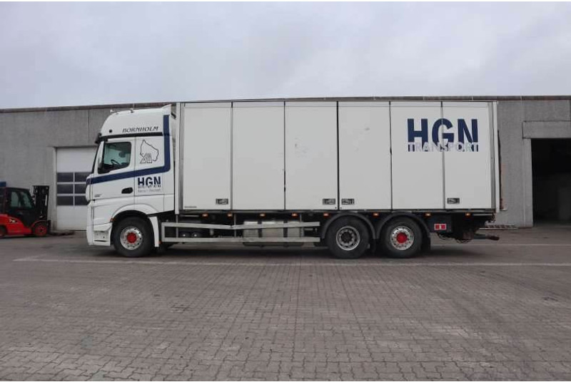 Mercedes-Benz Actros 2551 6X2-4 fast kasse - Dobozos felépítményű teherautó: 5 kép. Mercedes-Benz Actros 2551 6X2-4 fast kasse - Dobozos felépítményű teherautó: 5 kép.