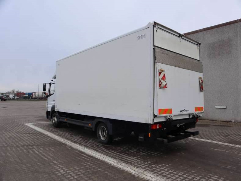 Mercedes-Benz Atego 816L EURO 6 - Dobozos felépítményű teherautó: 4 kép. Mercedes-Benz Atego 816L EURO 6 - Dobozos felépítményű teherautó: 4 kép.