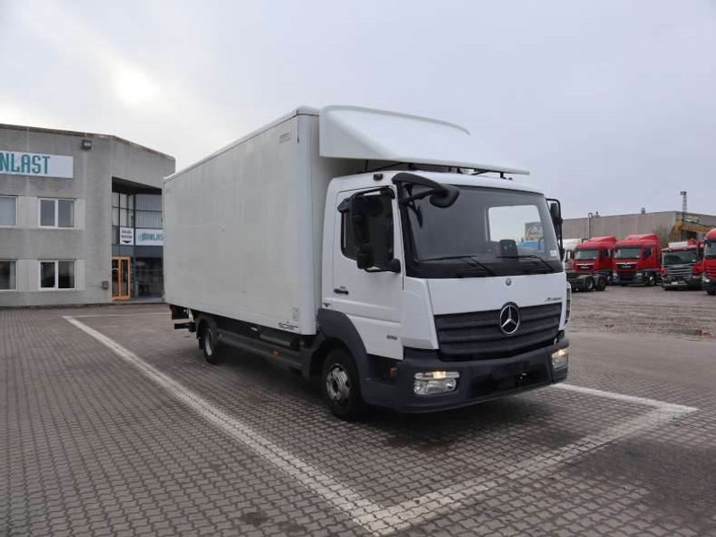 Mercedes-Benz Atego 816L EURO 6 - Dobozos felépítményű teherautó: 2 kép. Mercedes-Benz Atego 816L EURO 6 - Dobozos felépítményű teherautó: 2 kép.