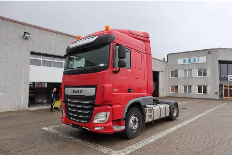 DAF XF 480 FT Tractor/Sattelzugmaschine/Trækker - Nyergesvontató: 1 kép. DAF XF 480 FT Tractor/Sattelzugmaschine/Trækker - Nyergesvontató: 1 kép.