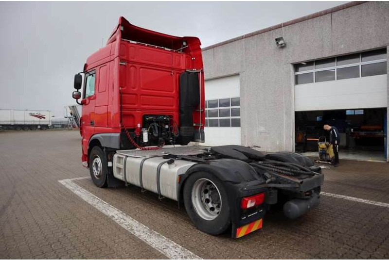 DAF XF 480 FT Tractor/Sattelzugmaschine/Trækker - Nyergesvontató: 4 kép. DAF XF 480 FT Tractor/Sattelzugmaschine/Trækker - Nyergesvontató: 4 kép.