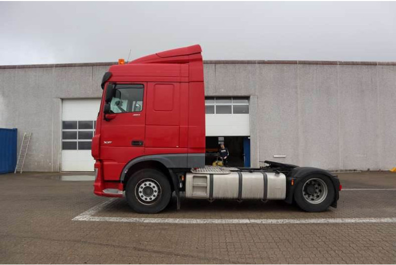 DAF XF 480 FT Tractor/Sattelzugmaschine/Trækker - Nyergesvontató: 5 kép. DAF XF 480 FT Tractor/Sattelzugmaschine/Trækker - Nyergesvontató: 5 kép.