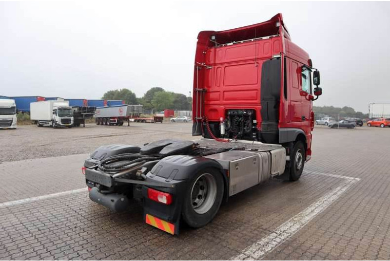 DAF XF 480 FT Tractor/Sattelzugmaschine/Trækker - Nyergesvontató: 3 kép. DAF XF 480 FT Tractor/Sattelzugmaschine/Trækker - Nyergesvontató: 3 kép.