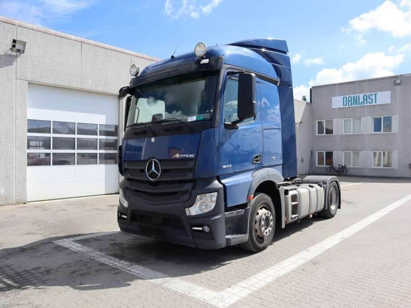 Mercedes-Benz Actros 1843 Tractor/Sattelzugmaschine/Trækker - Nyergesvontató: 1 kép. Mercedes-Benz Actros 1843 Tractor/Sattelzugmaschine/Trækker - Nyergesvontató: 1 kép.