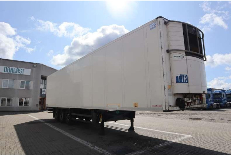 Schmitz Cargobull 33 pl. Dobbelt compartment - Félpótkocsi hűtős: 2 kép. Schmitz Cargobull 33 pl. Dobbelt compartment - Félpótkocsi hűtős: 2 kép.