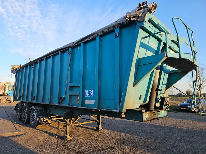 Benalu C34 - Félpótkocsi billenőplatós: 3 kép. Benalu C34 - Félpótkocsi billenőplatós: 3 kép.