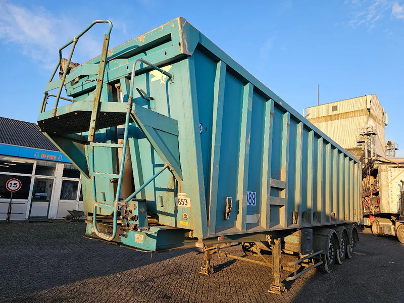 Benalu C34 - Félpótkocsi billenőplatós: 1 kép. Benalu C34 - Félpótkocsi billenőplatós: 1 kép.