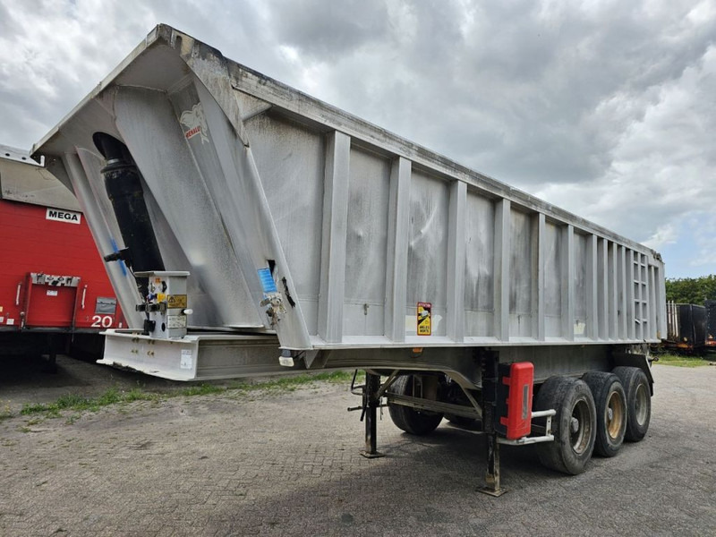 Benalu C34CSB01 - STEELSPRING - DRUMBRAKES - SMB - Félpótkocsi billenőplatós: 1 kép. Benalu C34CSB01 - STEELSPRING - DRUMBRAKES - SMB - Félpótkocsi billenőplatós: 1 kép.
