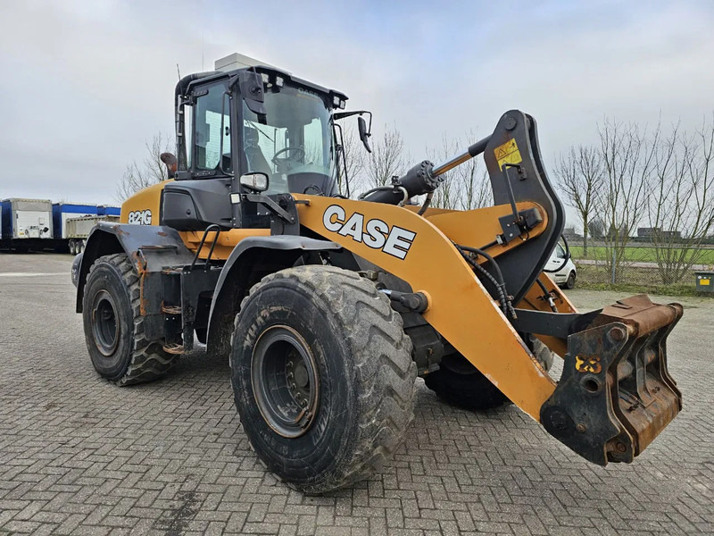 Case 821G - Gumikerekes homlokrakodó: 3 kép. Case 821G - Gumikerekes homlokrakodó: 3 kép.