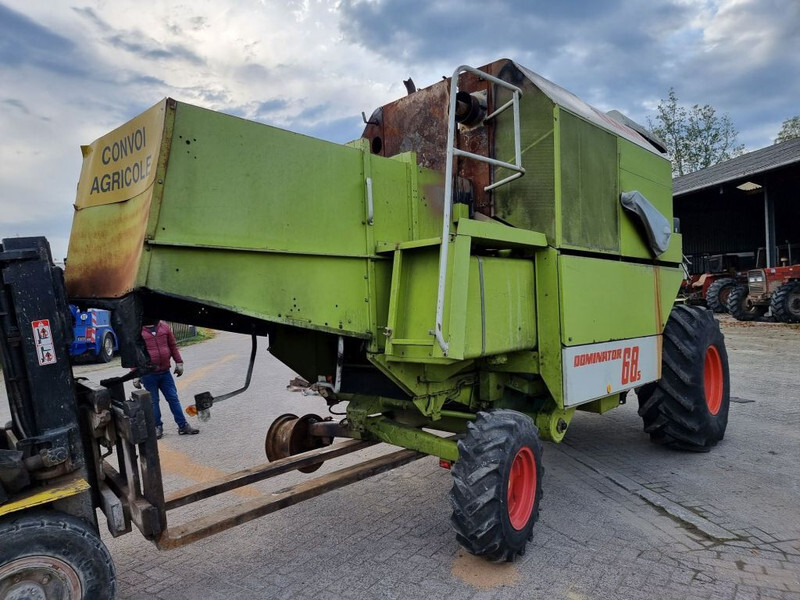Claas 68s - Kombájn: 5 kép. Claas 68s - Kombájn: 5 kép.