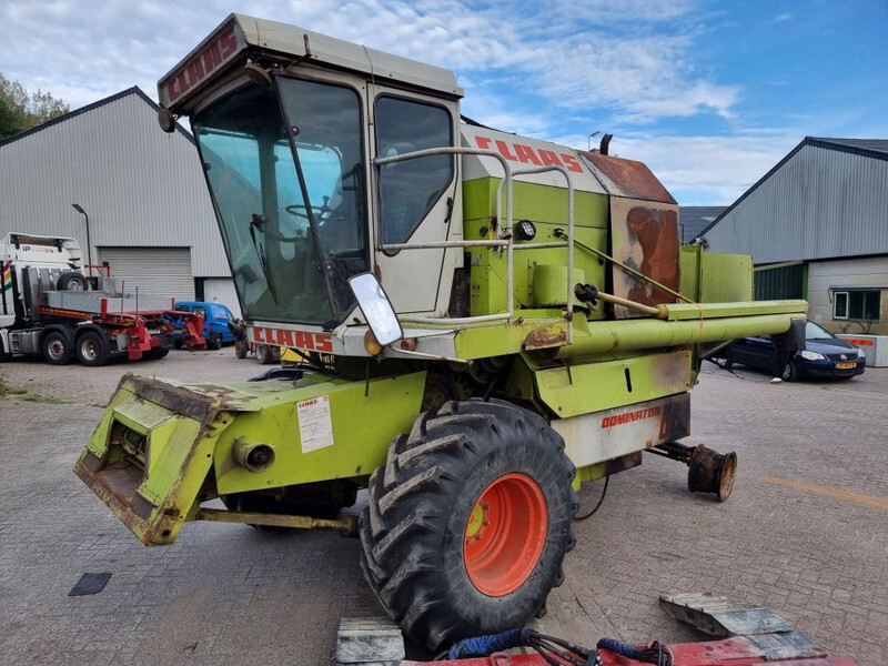 Claas 68s - Kombájn: 1 kép. Claas 68s - Kombájn: 1 kép.