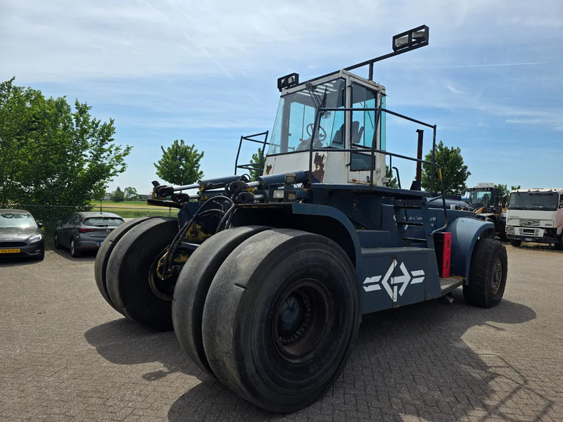 Hyster H44.OOC-16CH Complete with spreader - Autódaru: 1 kép. Hyster H44.OOC-16CH Complete with spreader - Autódaru: 1 kép.