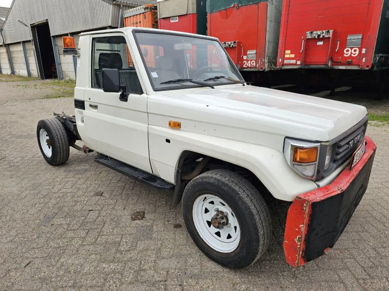 Toyota Land Cruiser LB71MOD - Kisteherautó: 3 kép. Toyota Land Cruiser LB71MOD - Kisteherautó: 3 kép.