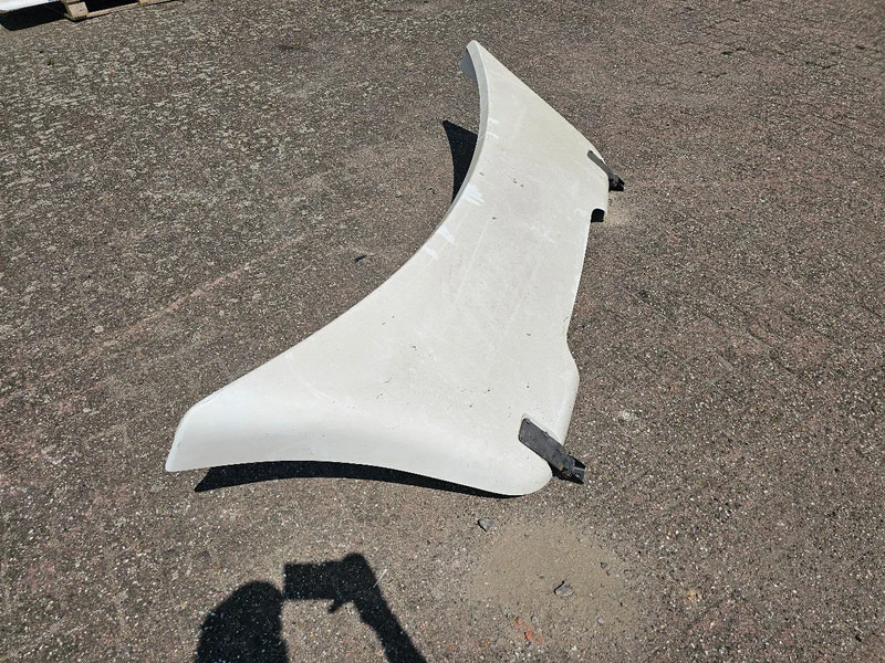 MAN Dak spoiler 81.62910-0131 - Légterelő - Teherautó: 2 kép. MAN Dak spoiler 81.62910-0131 - Légterelő - Teherautó: 2 kép.