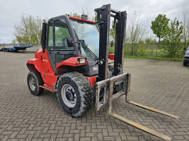 Manitou M 30-2 4ST3B - Terepjáró képességű targoncá: 5 kép. Manitou M 30-2 4ST3B - Terepjáró képességű targoncá: 5 kép.