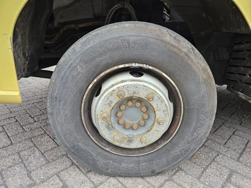 Ponyvás teherautó Mercedes-Benz Atego 918: 19 kép. Ponyvás teherautó Mercedes-Benz Atego 918: 19 kép.